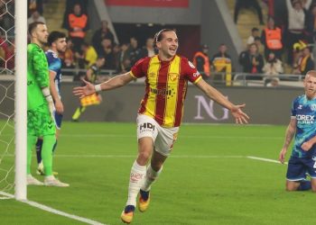 E PABESUESHME! Prapaskena pasi e kontaktoi Maran për Shqipërinë, Kurtulan nën presion: Nëse nuk premton…