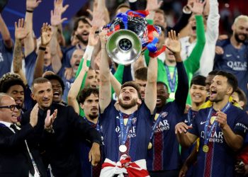 FOTO/ Kvaratskhelia, lojtari më i mirë i sezonit, PSG “pushton” formacionin ideal në Champions