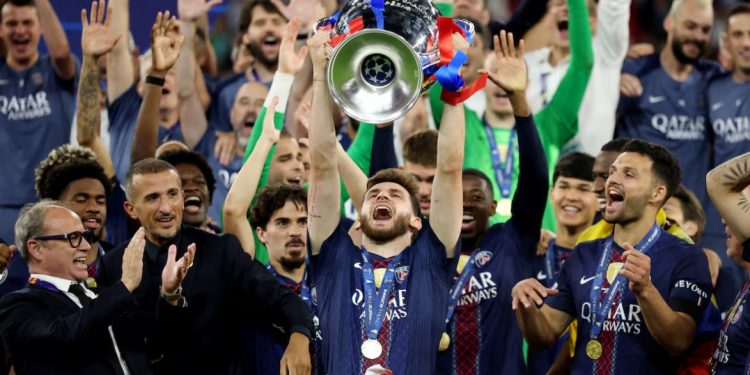 FOTO/ Kvaratskhelia, lojtari më i mirë i sezonit, PSG “pushton” formacionin ideal në Champions