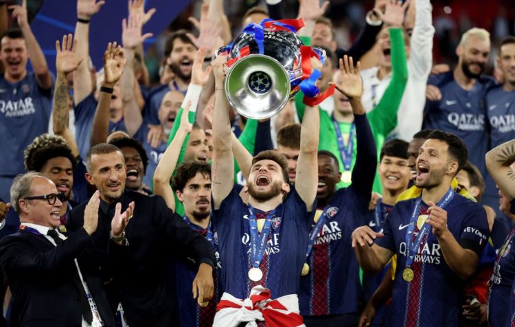 FOTO/ Kvaratskhelia, lojtari më i mirë i sezonit, PSG “pushton” formacionin ideal në Champions