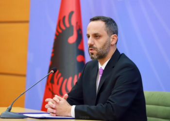Protestat, Ministri i Brendshëm për shqiptarët nga Kosova e Maqedonia: Jeni të mirëpritur, por kursejini vetes refrenin e dobët të emigrantit me biletë vetëm vajtje