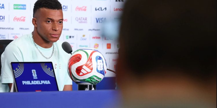 “Messi dhe Ronaldo janë më të mirët”, Mbappe flet si lider: Do të vazhdoj të shënoj për të ndihmuar ekipin të fitojë botërorin