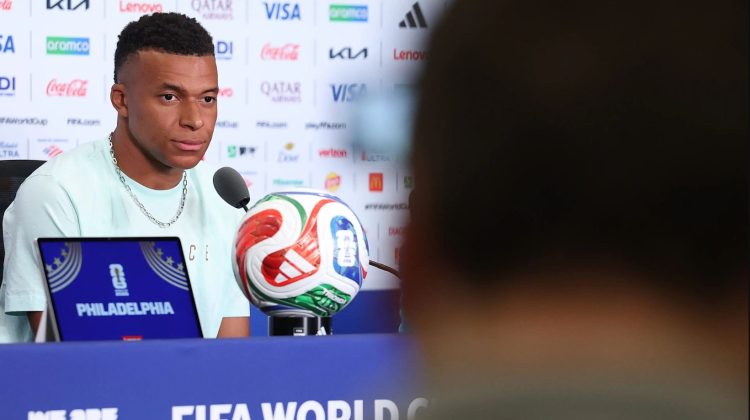 “Messi dhe Ronaldo janë më të mirët”, Mbappe flet si lider: Do të vazhdoj të shënoj për të ndihmuar ekipin të fitojë botërorin