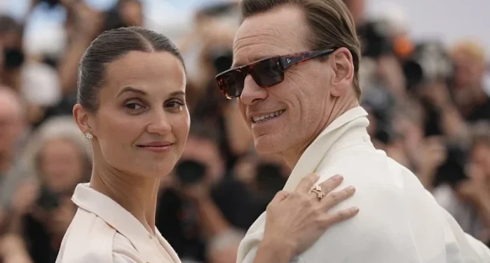 Michael Fassbender zbulon pa dashje emrin e djalit gjatë një interviste televizive