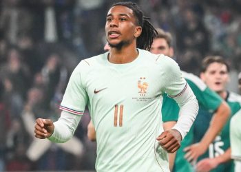 Franca “fluturon” me Olise, ylli i Bayern realizon “tripletë” përballë Irlandës