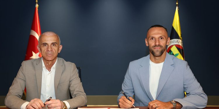 Fenerbahce, prezantohet Muriqi: Krenari e madhe, jam gati!