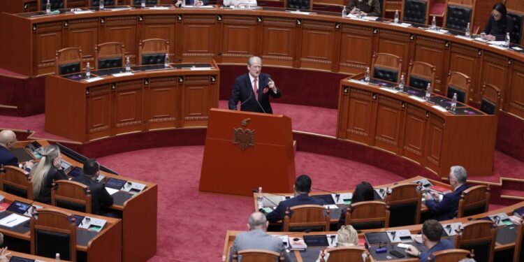 Berisha flet në Parlament: Jam pro investimit në Zvërnec