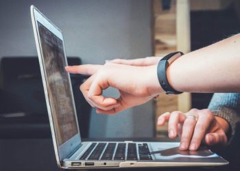 Bill Gates bën renditjen, ja katër profesionet që do t’i mbijetojnë Inteligjencës Artificiale