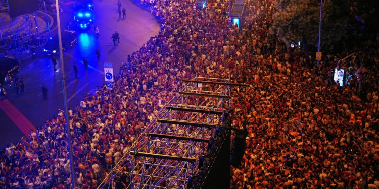 Tragjedi gjatë festimeve të Kupës së Botës në Spanjë, humb jetën një 13-vjeçar pas shembjes së një shatërvani