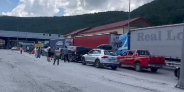 Kaos në kufi me Greqinë, sistemi doganor grek ndërpritet papritur