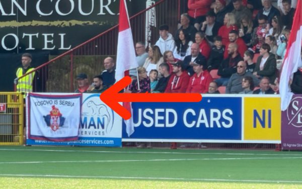 Në stadium u shfaq baneri “Kosova është Serbi”/ UEFA “kyç gojën”, asnjë vendim