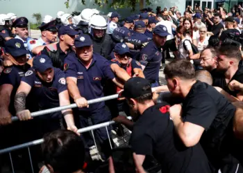 Të hënën protestuesit sërish para Parlamentit