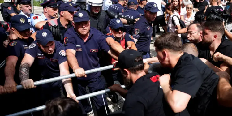 Të hënën protestuesit sërish para Parlamentit