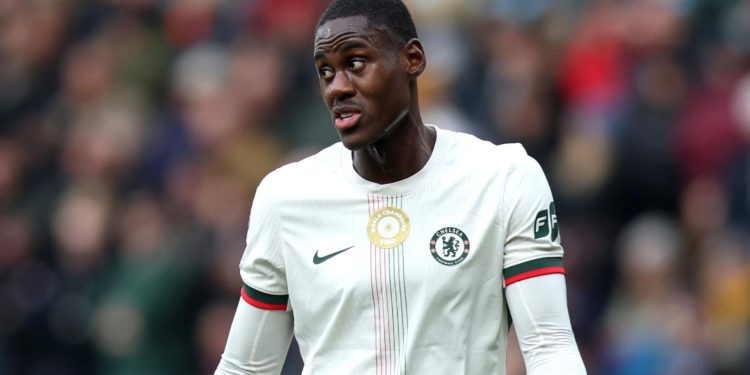 Inter në avantazh ndaj Como-s për Chalobah, tani zikaltrit duhet të bindin Chelsea-n