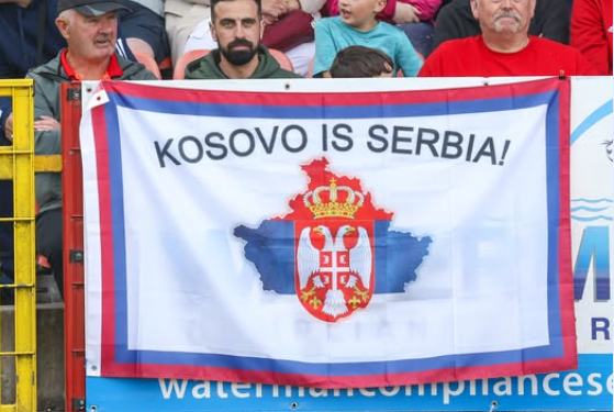 Në stadium u shfaq baneri “Kosova është Serbi”/ Klubi irlandez: Ai nuk ishte tifoz i yni