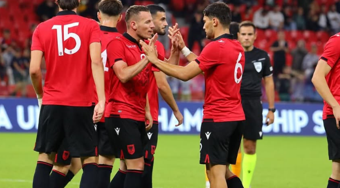 ZYRTARE/ Ka luajtur një ndeshje me Panathinaikos, mesfushori prezantohet nga klubi i Superiores