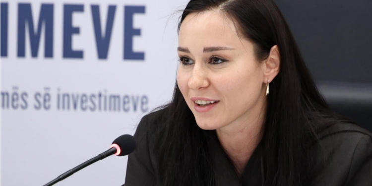 Fake news bëri xhiron e rrjetit, s’ka sekuestrim të culularit nga BKH për drejtoreshën e Kadastrës dhe as kontroll të zyrës