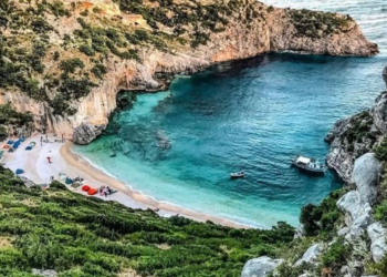 Shkoi të peshkonte me dinamit, i shpërtheu në dorë dhe humb jetën 65-vjeçari në Himarë