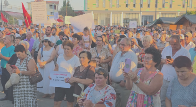 Valë protestash kundër ndarjes së re territoriale, PS kërkon shkrirjen e 15 bashkive