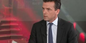Vjedhja e dokumentit, flet Agron Shehaj: Këta janë mësuar me deputetë kukulla. Duhet ta lexoja dokumentin sepse do votoja