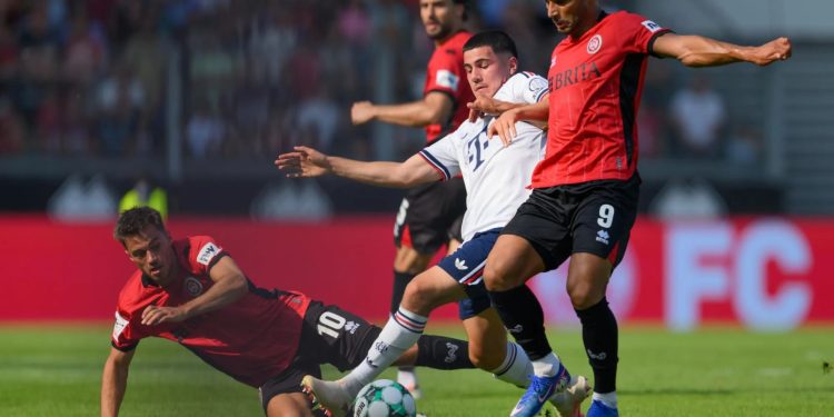 Bayern e nis me humbje, kampionët befasohen në miqësore nga skuadra e kategorisë së 3-të
