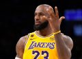 E bujshme/ LeBron James largohet pas 8 sezoneve nga Lakers, Cleveland dhe Golden State në garë për “mbretin”