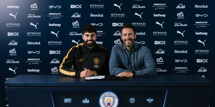 Zyrtare, mbrojtësi rinovon me Manchester Cityn
