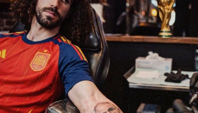 VIDEO/ Cucurella konfirmon që do të bëjë tatuazh fytyrën e trajnerit, reagon De la Fuente: Nuk jam aq i shëmtuar