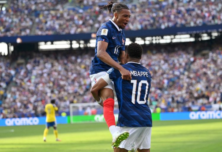 Franca e papërmbajtshme, “gjelat” çmontojnë edhe Suedinë, shkëlqen Mbappe