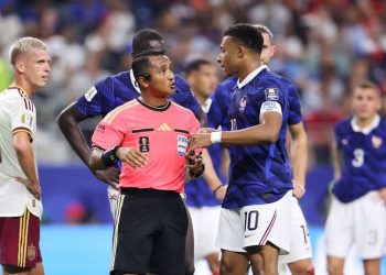 Deschamp e kritikoi për ndeshjen Spanjë-Francë, arbitri thyen më në fund heshtjen: Fjalët e tij nuk më ndikojnë fare