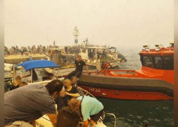 Greqia tri ditë luftë me flakët, evakuohen banorë e turistë