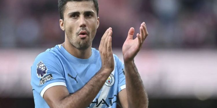 Rodri drejt rikthimit në La Liga, Real Madrid në avantazh ndaj Barcelonës për ish “Topin e Artë”