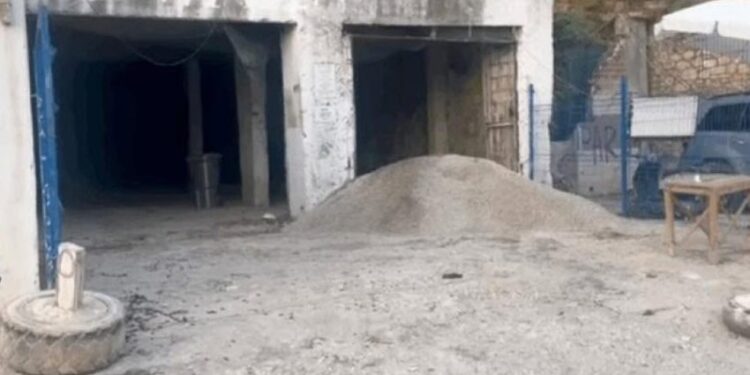 “Shpella e Ciklopit në Himarë, mes filmit të Nolan dhe lavazhit të makinave”