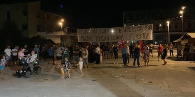23 ditë protestë, banorët e Divjakës kundërshtojnë shkrirjen e bashkisë