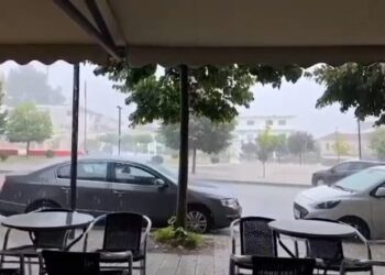 Kthesa e fortë e motit në jug, reshje të dendura shiu në Sarandë! Uji vërshon nëpër rrugë