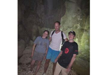 Babai me dy fëmijët humbën orientimin në mal, shpëtohen tre turistët holandezë në Gjipe