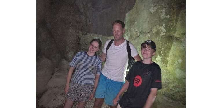Babai me dy fëmijët humbën orientimin në mal, shpëtohen tre turistët holandezë në Gjipe
