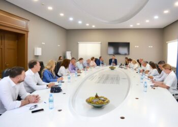 Ministri i Brendshëm mbledh prefektët, jep porositë e Ramës për “Besën”