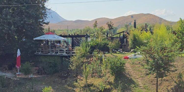 Zjarri shkrumbon restorantin e agroturizmit në Mesopotam