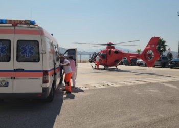 Aksident në aksin Delvinë–Sarandë, autobusi godet 65-vjeçarin. Transportohet me helikopter drejt Tiranës