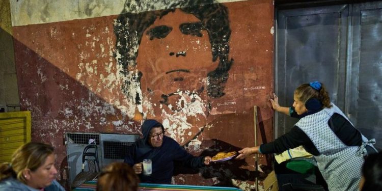 Kthesë e papritur në gjyqin për vdekjen e Maradonës, mbrojtja vë në dyshim provat mjekësore: I përkasin…