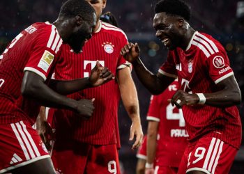 VIDEO/ Bayern e nis me “këmbën e mbarë” kampionatin, spektakël golash ndaj Stuttgart