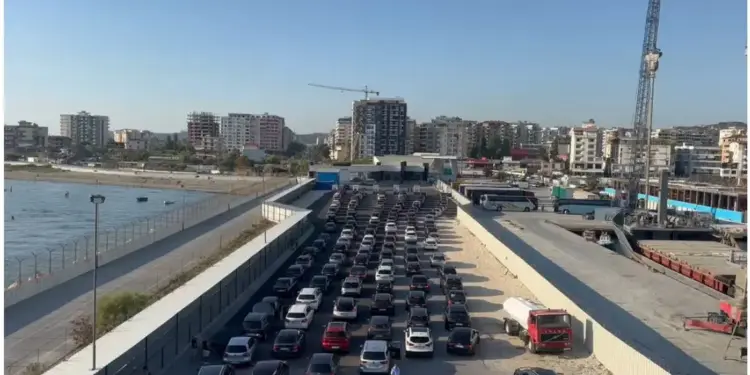 Fluks në port, mbi 2 mijë pasagjerë mbërrijnë sot në Vlorë