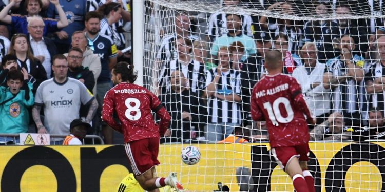 Premier League/ Barazim dramatik, një penallti në kohën shtesë shmang humbjen për Liverpool në debutimin e Iraolës