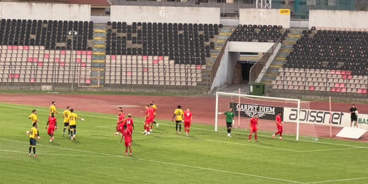 Partizani triumfon 3-1 ndaj AF Elbasanit në “Elbasan Arena”, verdheblutë krijojnë raste, por paguajnë gabimet në mbrojtje