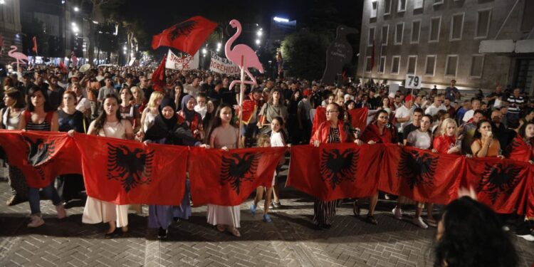 Kreshnik Spahiu: Protestuesit 78 ditë nuk gjetën dot liderin e tyre, e jo më të zgjedhin kryeministrin e ri të Shqipërisë