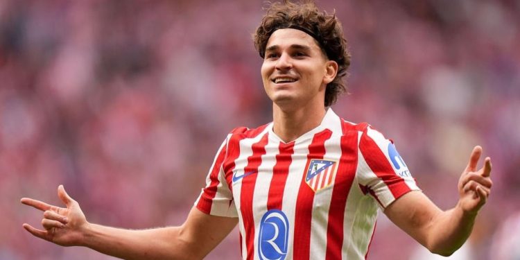 Barcelona nuk heq dorë nga Julian Alvarez, sulmuesi argjentinas ëndërron të vishet blaugrana, Atletico e konsideron të pashitshëm