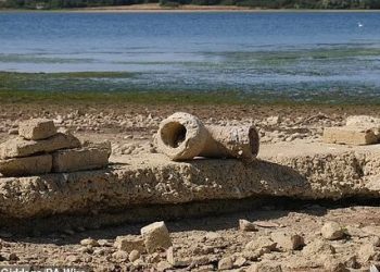 Thatësira zbulon rrënojat në Angli, fshati i zhdukur nën ujë rishfaqet pas gati 50 vitesh – Balkanweb.com – News24