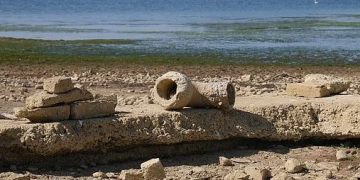 Thatësira zbulon rrënojat në Angli, fshati i zhdukur nën ujë rishfaqet pas gati 50 vitesh – Balkanweb.com – News24