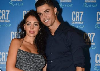 Cristiano Ronaldo dhe Georgina Rodriguez martohen në një ceremoni intime, vetëm katër dëshmitarë dhe fëmijët e tyre, mungon nëna e futbollistit